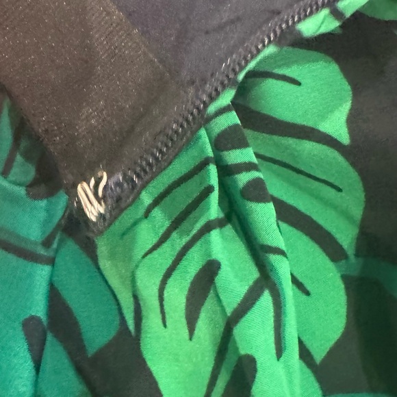 3/$20 NWT Banana Republic Green Leaf Pattern Skirt - Picture 5 of 7